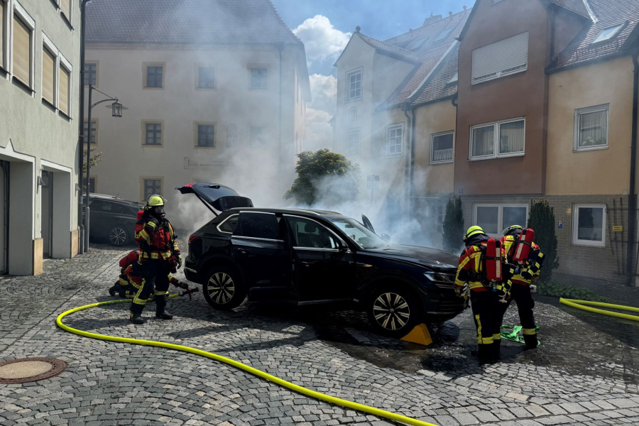 Brand eines Elektro-Hybrid-Fahrzeugs in Kemnath